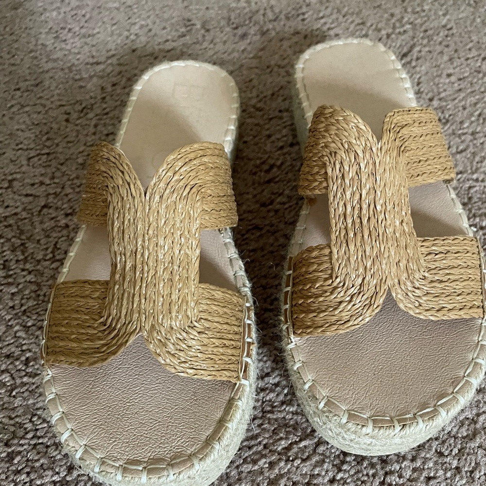 Beach shoes